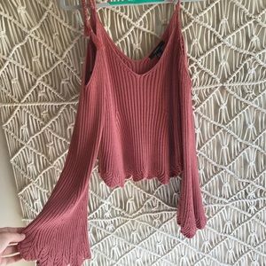 Beautiful Cut Out Sweater W/ Bellow Sleeves